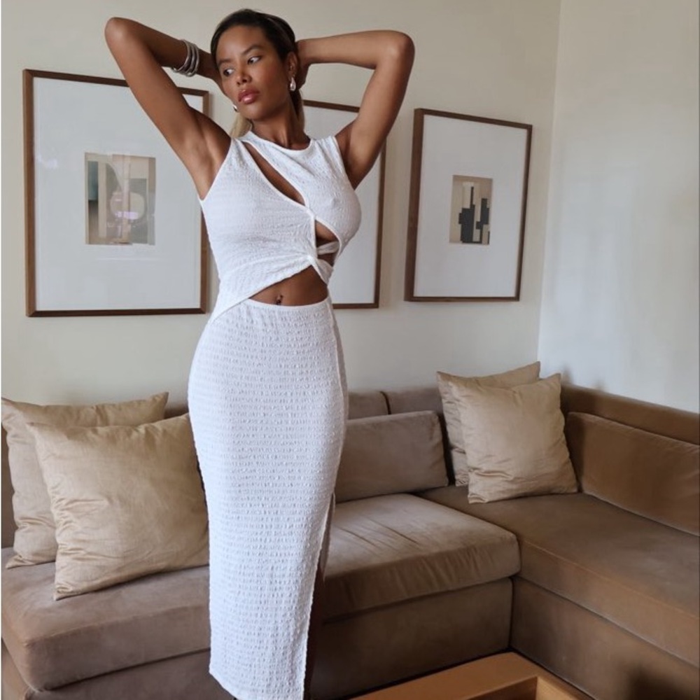 Chic White Textured Midi Dress
